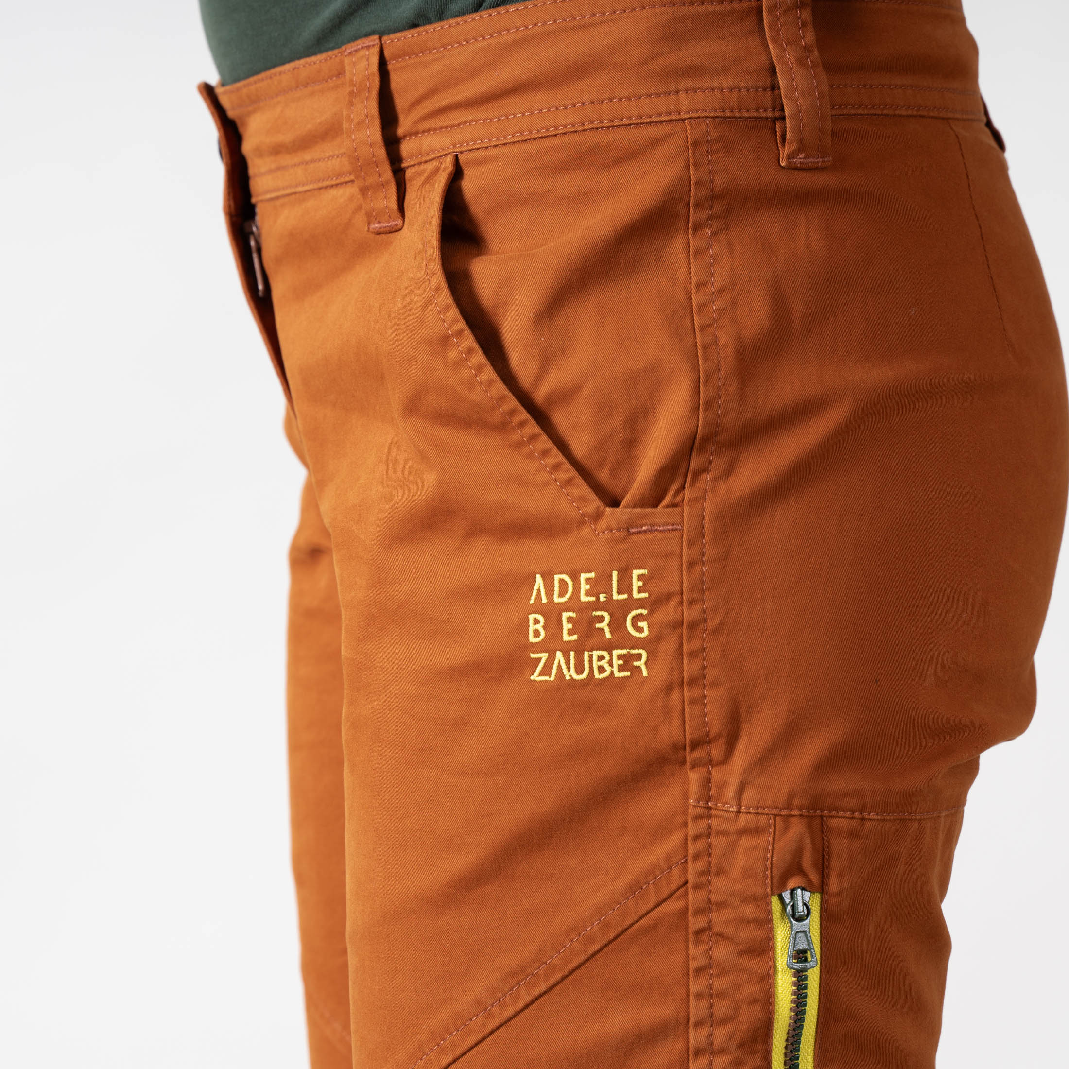 Anu Organic Climb & Relax Hose Damen rostorange – Logo Detail