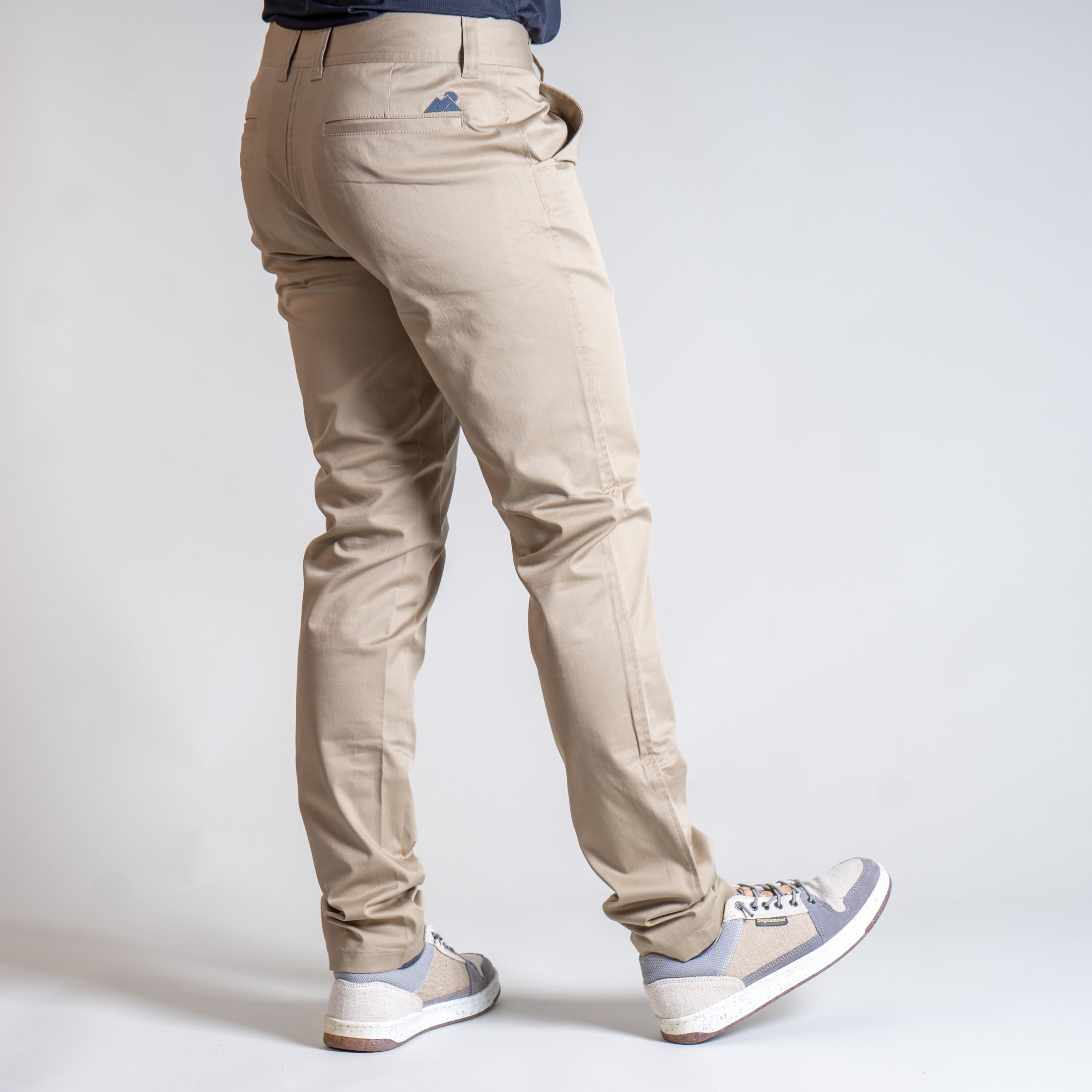 Charlotte Relax Chino Beige – Rückansicht Damenhose beige