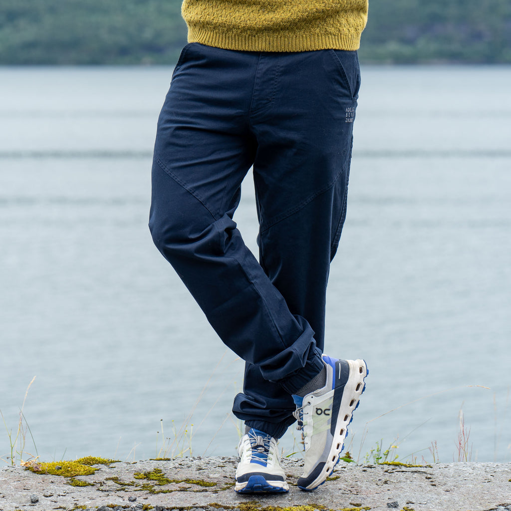 Johan Organic Climb & Relax Hose Herren dunkelblau – Ansicht 2