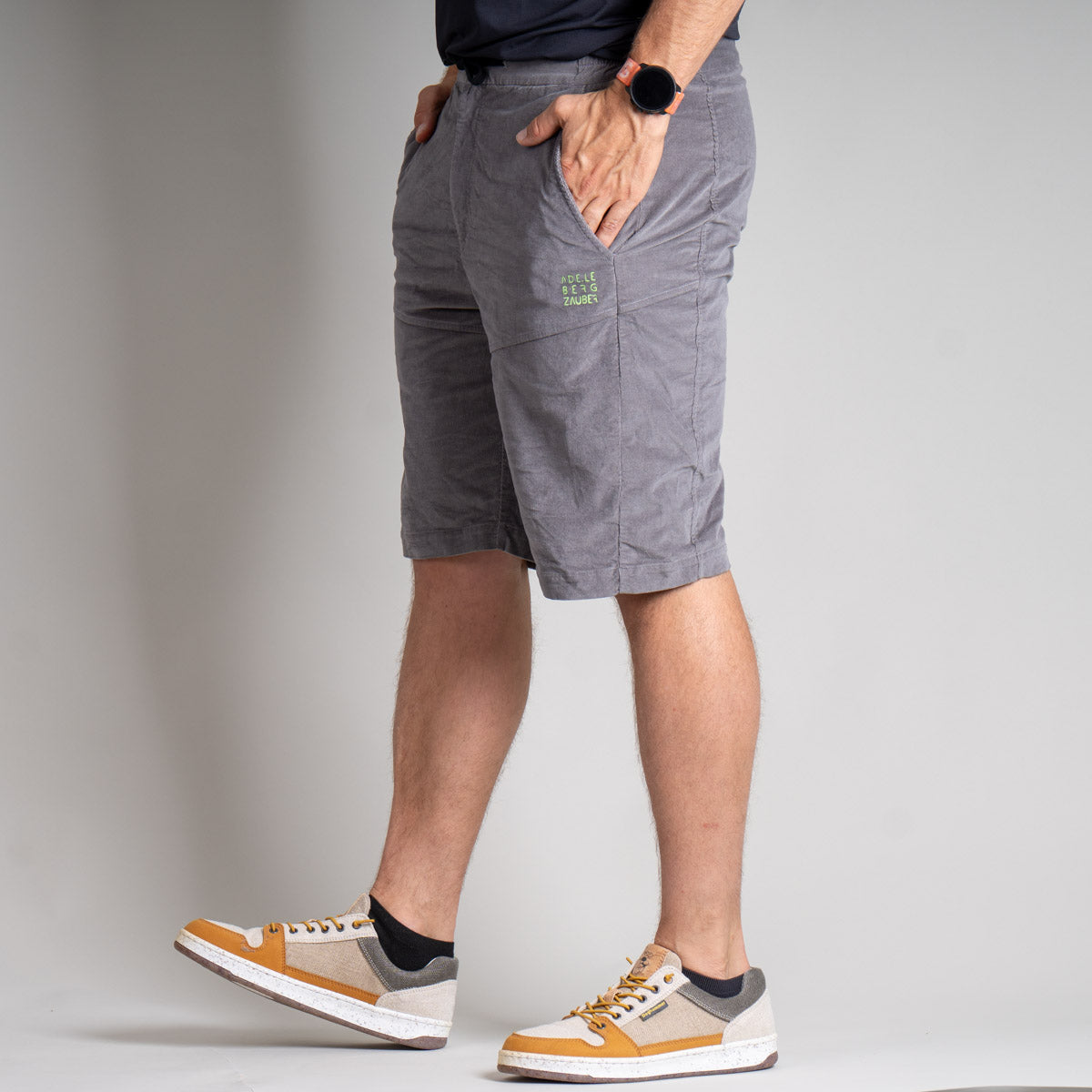 Julius Organic Cord Short Herren Hellgrau