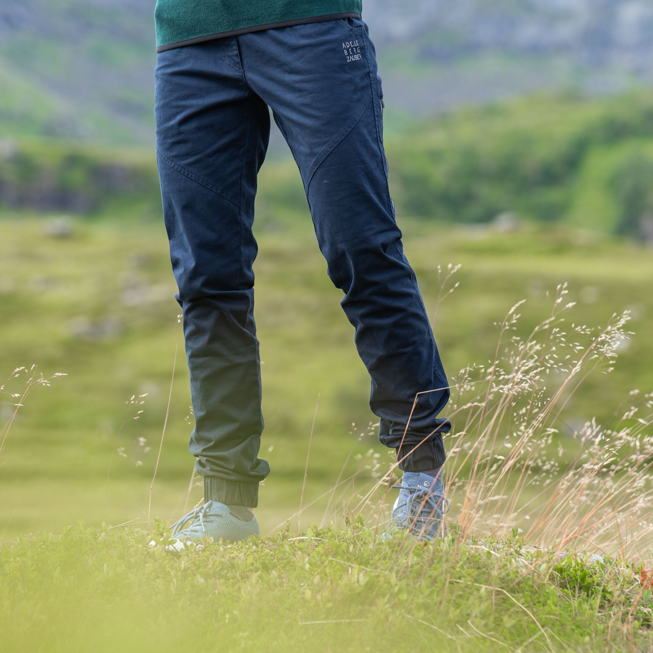 Mira Organic Climb & Relax Hose Damen dunkelblau – Ansicht 2