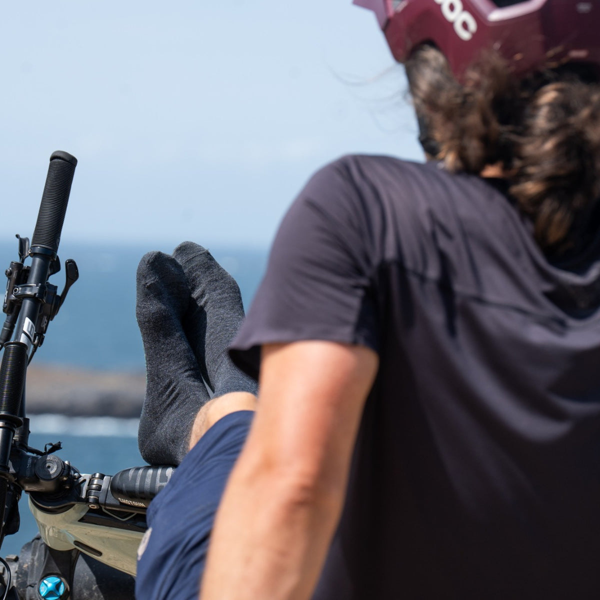 Die Aktivsocke Merino Socke Unisex Asphalt – Pause auf der Biketour
