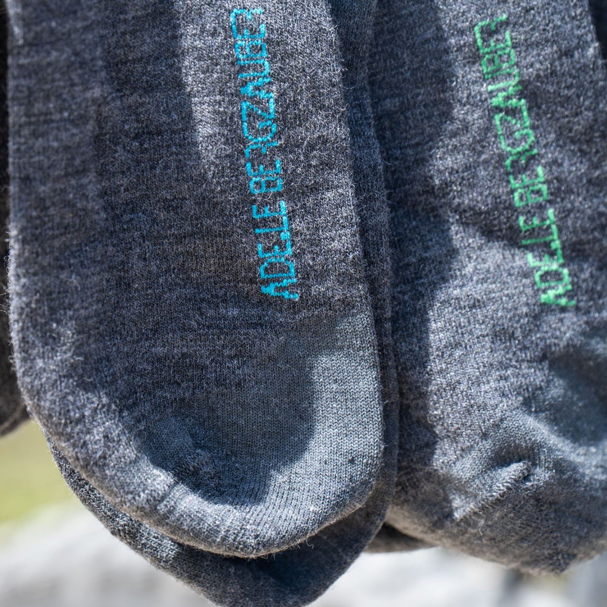 Die Aktivsocke Merino Socke Unisex Asphalt – Stickfarbe je Größe